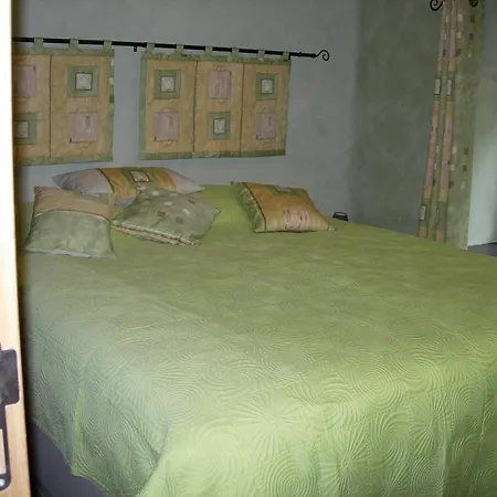 בית נופש Rural Le Falihou *